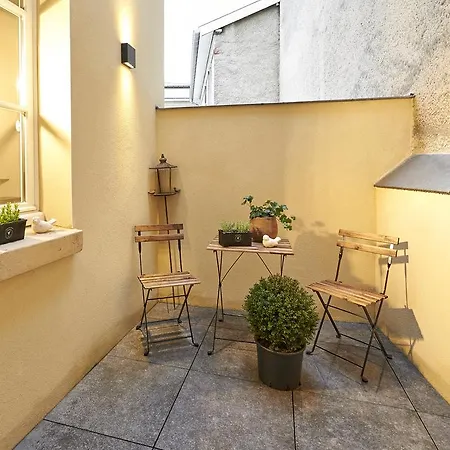 Bubble 8 Apartment *