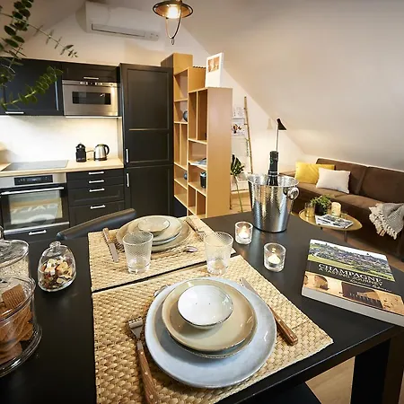 Bubble 8 Apartment